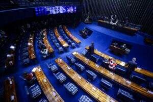 Senadores do PT e do MDB usaram dinheiro público para bancar vinhos, drinks e cerveja