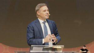 Vídeo: Mendonça prega contra corrupção como tentação do diabo