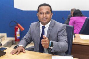 Vagner Silverado pede melhorias em praça e na Terceira Lagoa