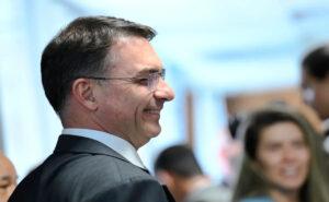 Flávio lidera preferência da direita no Congresso