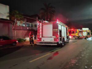Bombeiros combatem Incêndio em residência em Três Lagoas