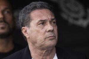 Luxemburgo é internado na UTI com suspeita de infecção pulmonar