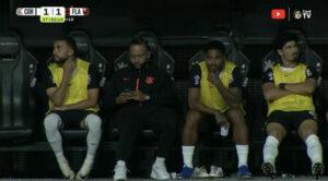 Memphis é denunciado e pode ser suspenso por uso de celular no banco