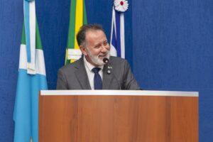 Daniel da Farmácia solicita banheiros públicos na Lagoa