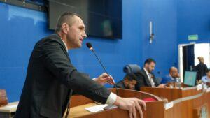 Vereador Sargento Rodrigues solicita estudo para instalação de ponto de ônibus em Três Lagoas