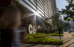 INSS suspende novos empréstimos consignados do banco C6 e cobra devolução de R$ 300 milhões