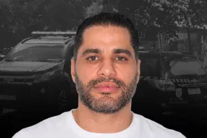 Planilha indica que ministros e Viviane Barci de Moraes sentaram na mesa patrocinada pelo Banco Master, de Daniel Vorcaro, em evento nos EUA metropoles.com/author/felipe-salgado   Uma planilha que integra investigação da Polícia Federal indica que os ministros do STF Alexandre de Moraes e Dias Toffoli, além da advogada Viviane Barci, esposa de Moraes, sentaram na mesa denominada “2 Banco Master“, em um jantar de gala promovido durante a Lide Brazil Conference, em Nova York (EUA).  O evento ocorreu em novembro de 2022, no restaurante Fasano New York, na região da 5ª Avenida, e teve patrocínio do dono do Banco Master. O estabelecimento, que não costuma funcionar nas noites de domingo, foi aberto especialmente para a ocasião.     Os nomes de Moraes, Toffoli e Viviane Barci aparecem na planilha de organização das mesas do jantar. Na mesma mesa estava o empresário Nelson Tanure, apontado pela Polícia Federal como sócio oculto do Banco Master e que, segundo a investigação, teria “exercido influência por meio de fundos e estruturas societárias complexas”.  Os três citados estão no centro da crise envolvendo a instituição financeira. Toffoli vendeu sua participação no Resort Tayayá, no Paraná, para um fundo do cunhado de Vorcaro. Já o escritório de advocacia de Viviane Barci firmou contrato de R$ 129 milhões para defender o Banco Master.  Outra mesa patrocinada pelo instituição financeira, identificada como “1 Banco Master”, reuniu o ex-presidente Michel Temer, a esposa Marcela Temer, o ex-ministro da Fazenda Henrique Meirelles, o então governador de São Paulo e CEO do Lide, João Doria, o ex-ministro do STF Carlos Ayres Britto, além do próprio Daniel Vorcaro.  À época do evento, Daniel Vorcaro já havia sido investigado por suspeita de fraude em fundos de pensão de servidores públicos e chegou a ser alvo de ordem de prisão em 2019. Outras mesas  O jantar também contou com a presença de outras autoridades e empresários que ficaram em mesas sem patrocínio do Banco Master.  Entre eles estavam os ministros do STF Cármen Lúcia e Gilmar Mendes, os ministros aposentados da Corte Ricardo Lewandowski e Luís Roberto Barroso, o ex-ministro da Fazenda Joaquim Levy e o ex-presidente do Bradesco Luiz Carlos Trabuco.