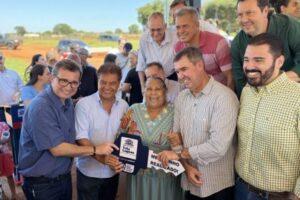 Prefeito Dr. Cassiano Maia e Governador de MS entregam 30 casas do Conjunto Habitacional Violetas III