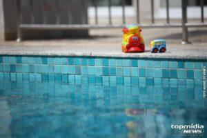 Criança de 2 anos morre afogada em piscina durante festa em Campo Grande