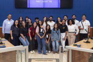 Acadêmicos de direito da Aems participam da Visita Guiada