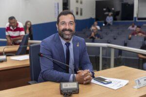 Marcus Bazé indica semáforo, ciclovia e mais vagas de estacionamento