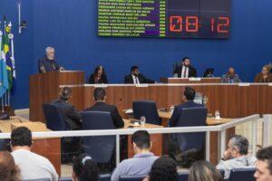 Vereadores aprovam plano para reduzir déficit previdenciário e lei de proteção às abelhas