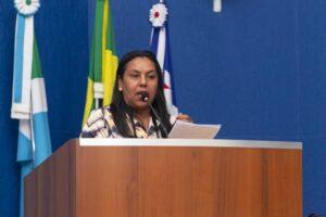 Sirlene dos Santos pede casas populares no Arapuá