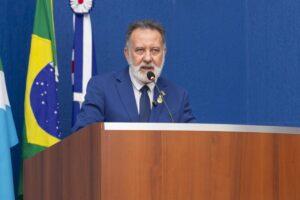 Daniel da Farmácia solicita cobertura na UPA e iluminação no Santa Terezinha