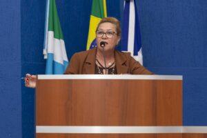 Evalda solicita pavimentação para Viela e faixa de pedestre próximo a Parque Linear