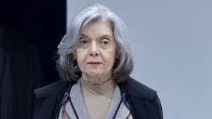 Cármen Lúcia antecipa saída da presidência do TSE
