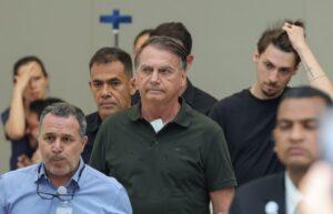 Bolsonaro já está em centro cirúrgico para operar ombro