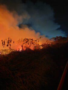 Bombeiros combatem grande incêndio no Ecoponto em Três Lagoas. VEJA O VÍDEO