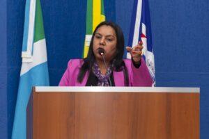 Sirlene requer ações para segurança no trânsito e melhorias em espaços públicos