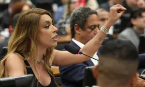 Erika Hilton rejeita negociação sobre compensações na PEC da 6×1