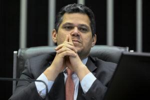 Governo vê chance de 6×1 emperrar no Senado