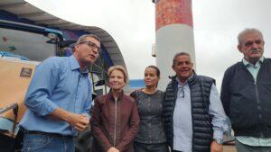 Comitiva liderada por Eduardo Riedel e Cassiano Maia assina ordem de serviço e acompanha vacinação na Feira Central