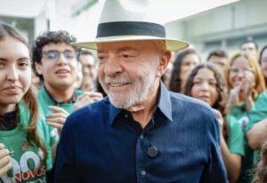 Lula admite a jovens: ‘Político honesto que vocês procuram não está dentro de mim’