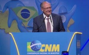 Alckmin empurra para Lula decisão sobre Jaques Wagner