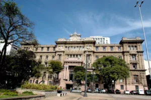 Mulher é condenada a indenizar ex por mentir que ele era pai do seu filho em SP