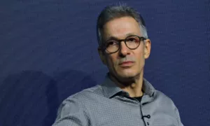Novo avalia retirar candidatura de Zema após embate com Flávio Bolsonaro