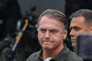 Moraes proíbe, por 30 dias, visitas a Bolsonaro