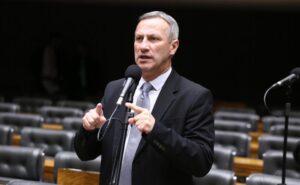 ‘Lula desmascarado’: Sanderson aponta mentira petista