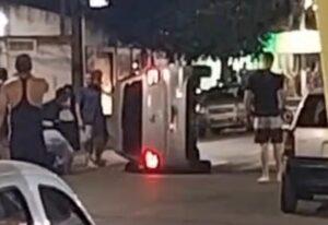 TRÊS LAGOAS: Motorista bate em carro estacionado e tomba