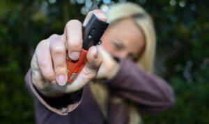 BRASIL: Mulheres podem comprar e usar spray de pimenta para defesa pessoal