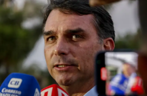 Flávio rebate Michelle sobre participação em festa de Vorcaro: ‘Completamente desinformada’
