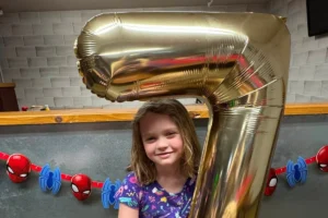 Mãe faz apelo após convidados faltarem à festa da filha de 7 anos