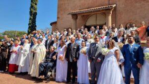 Casamento comunitário reúne 43 histórias de amor em santuário da Capital.