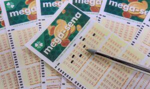 Mega-Sena acumula para R$ 135 milhões; confira as dezenas sorteadas