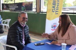 Prefeitura leva Gabinete Itinerante ao Assentamento Mutum e reforça presença das políticas públicas na comunidade rural Cerca de 30 moradores foram atendidos durante a ação, que reuniu a prefeita