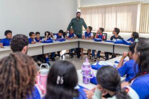 Alunos da EM Ramez Tebet visitam o poder legislativo