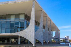 Juristas questionam aumento do Bolsa Família por interesse eleitoral de Lula
