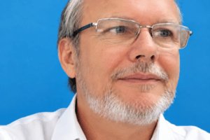 Roda de conversa sobre literatura e poema acontece nesta terça-feira (15) na Biblioteca Municipal