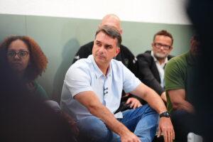 Flávio aparece à frente de Lula em 1° e 2° turnos, aponta pesquisa