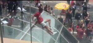 Ato pró-Lula em São Paulo acaba em vandalismo no metrô