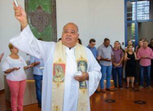 Boa notícia: Padre Rogério recebe alta da UTI, informa Diocese de Três Lagoas