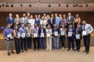 Vereadores homenageiam médicos, dentistas e professores durante sessão solene