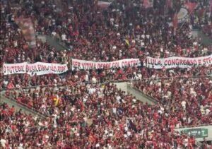 Torcidas gritam coro ‘Ei, Lula, vai tomar…’ em dia de Fla X Flu, e ainda protestam contra fim das bets