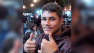 Família se despede de jovem morto a facada em Paranaíba