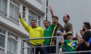 Quatro integrantes da família Bolsonaro são eleitos para o Congresso